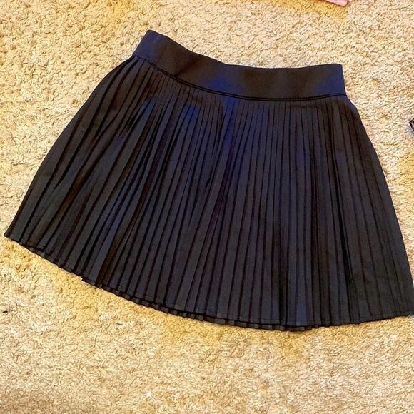 NWOT Forever 21 pleated skirt - Picture 2 of 7